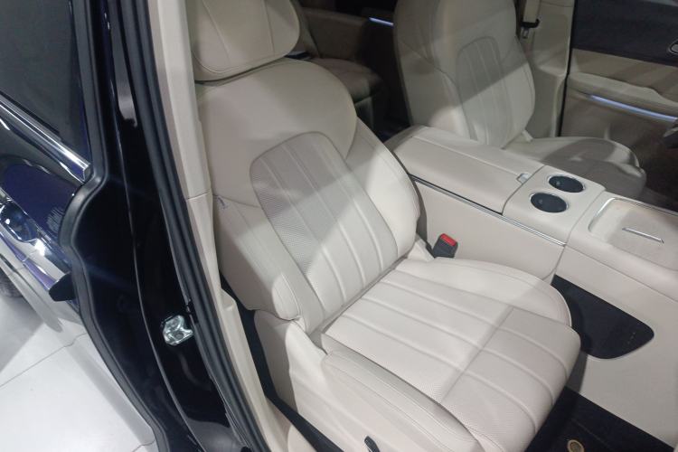 Used VOYAH Dream 2025 PHEV Four-Wheel Drive Prestige Kunpeng Edition
