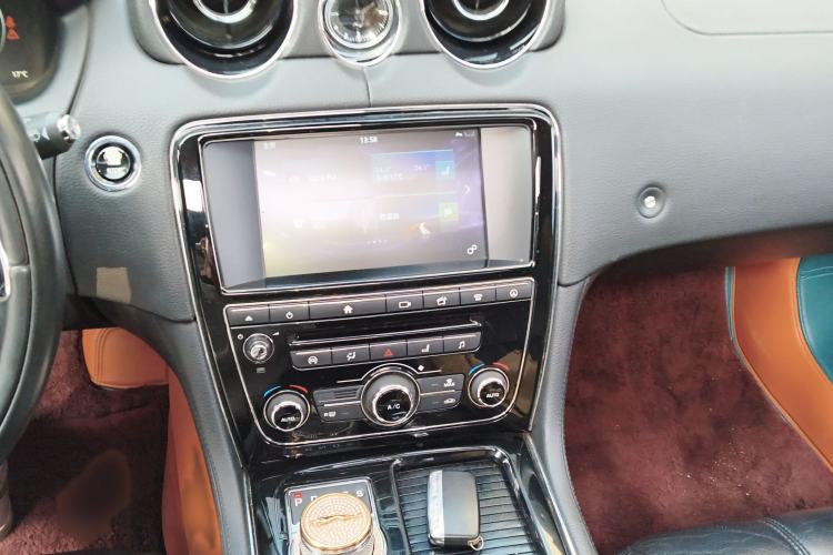 Used Jaguar XJ 2016 XJL 2.0T Two-Wheel-Drive Elegant Business Edition
