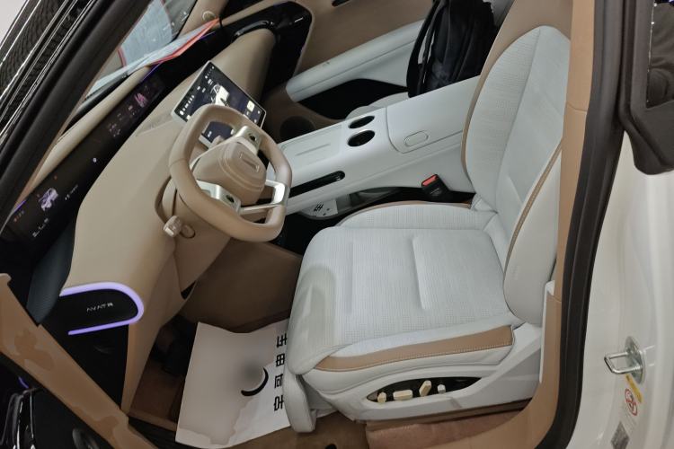 Used  07 2024 Ultra All-Electric Four-Wheel Drive
