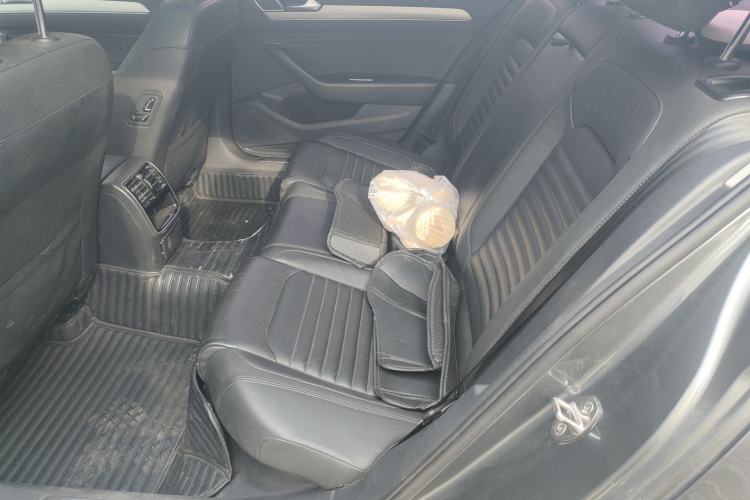 Used Volkswagen Magotan 2017 330TSI DSG Leading Model
