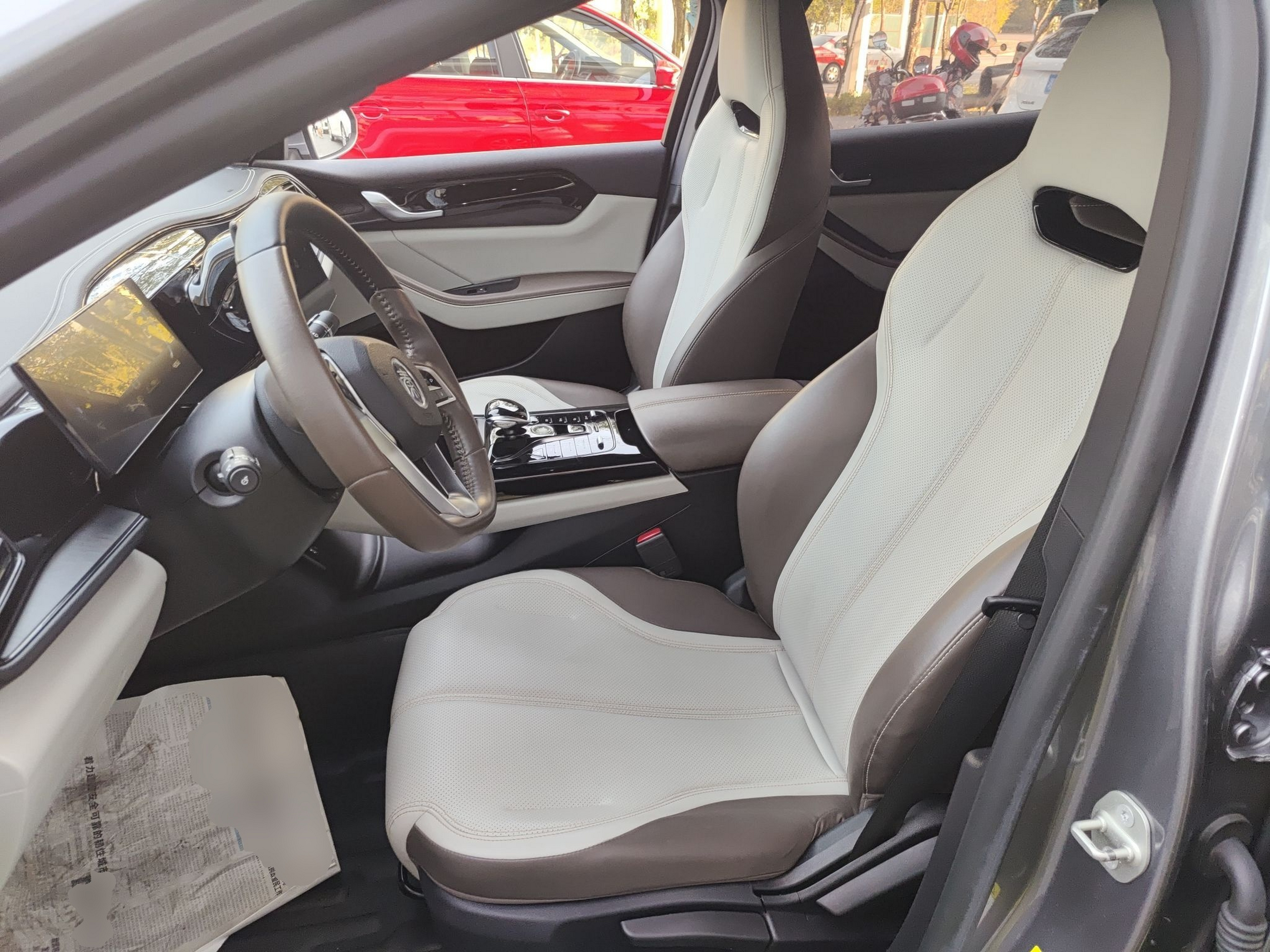 Переднее сиденье в автомобиле