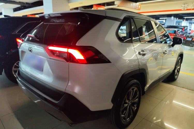 Used Toyota RAV4 2023 2.0L CVT Two-Wheel Drive Fashion Plus Edition
