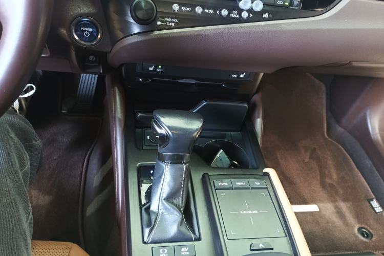 Used Lexus ES 2018 300h Premier Edition China V Standard
