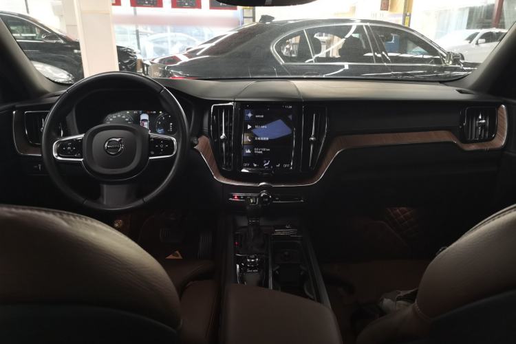 Used Volvo XC60 2021 T5 4x4 Smart Luxury Edition
