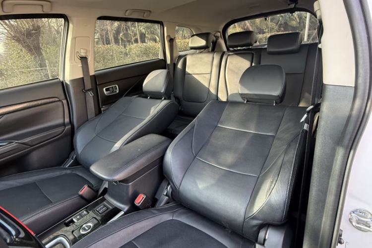 Used Mitsubishi Outlander 2018 2.4L 4x4 Luxury Edition 7-Seater