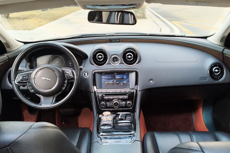 Used Jaguar XJ 2016 XJL 2.0T Two-Wheel-Drive Elegant Business Edition
