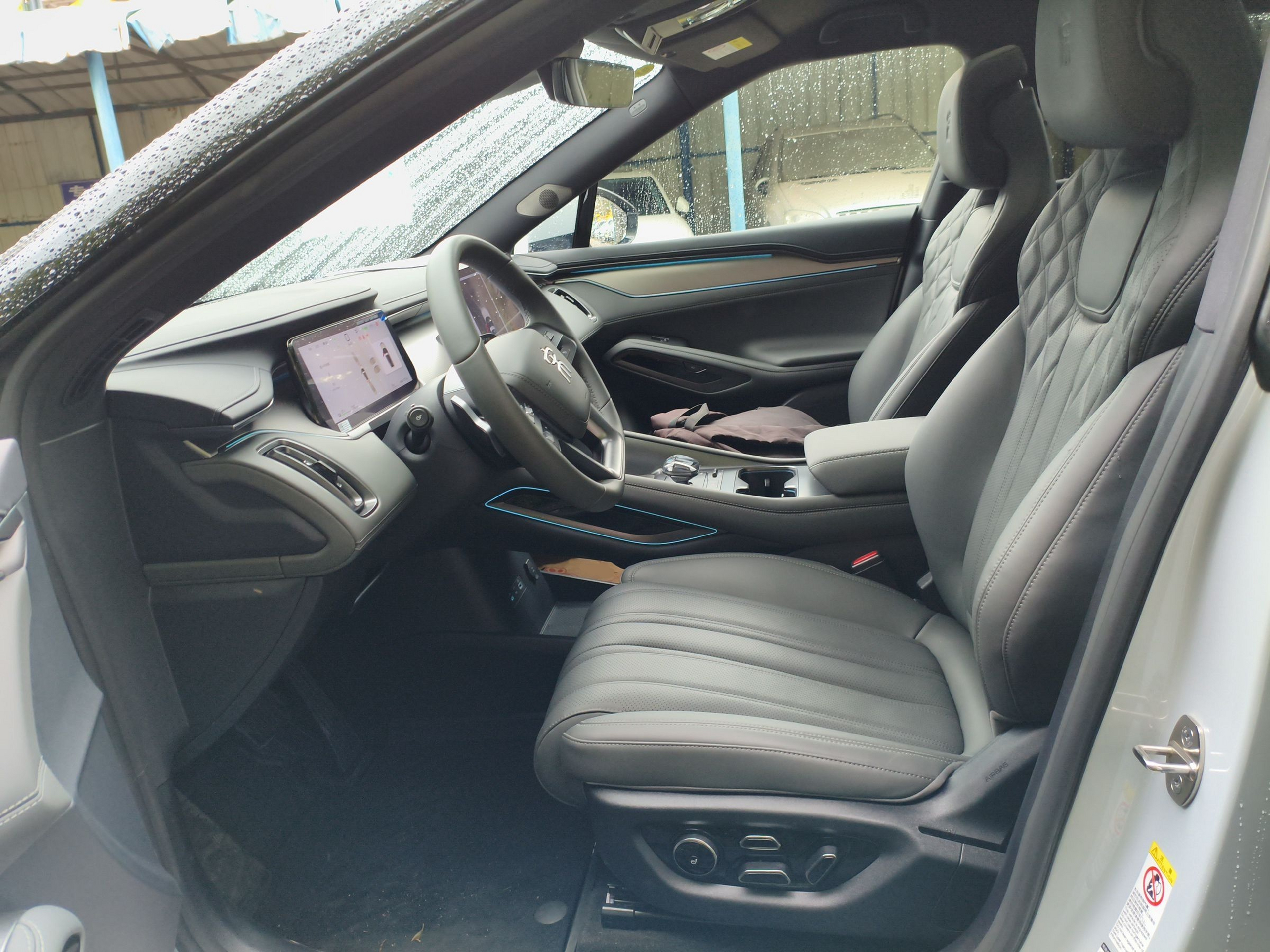 Переднее сиденье в автомобиле