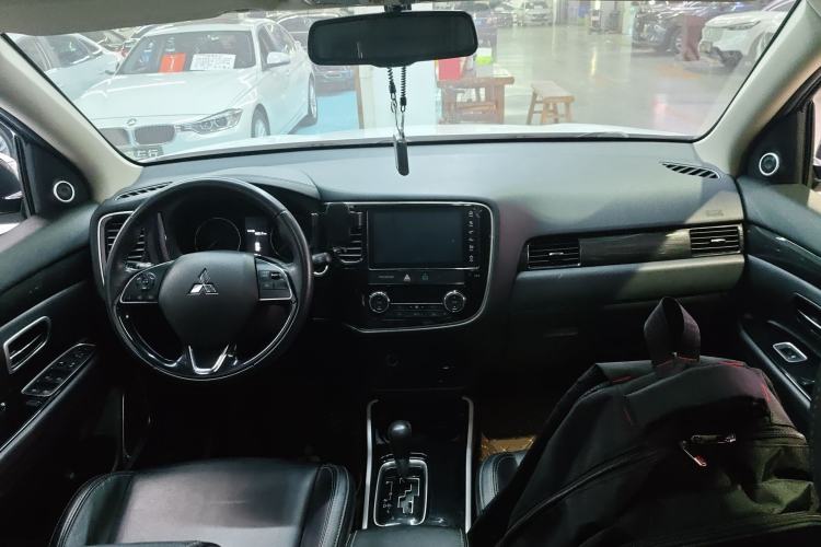 Used Mitsubishi Outlander 2019 2.0L Two-Wheel Drive Comfort Edition 5 Seats China VI Standard
