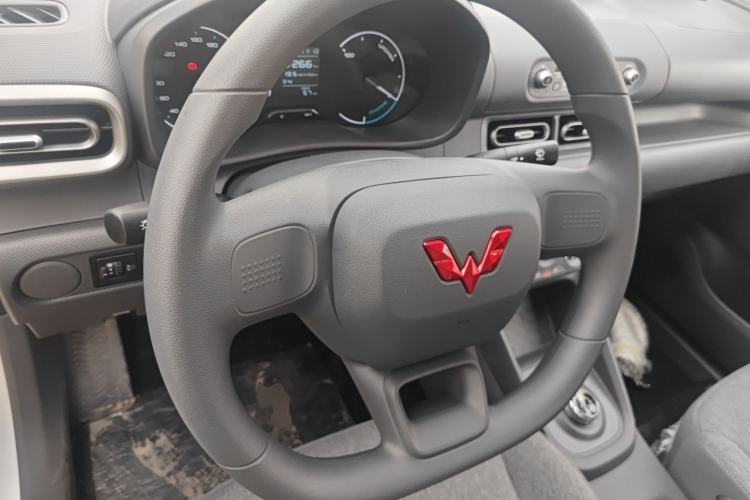 Used Wuling Hongguang New Energy 2024 All-Electric Model 300KM Practical Version