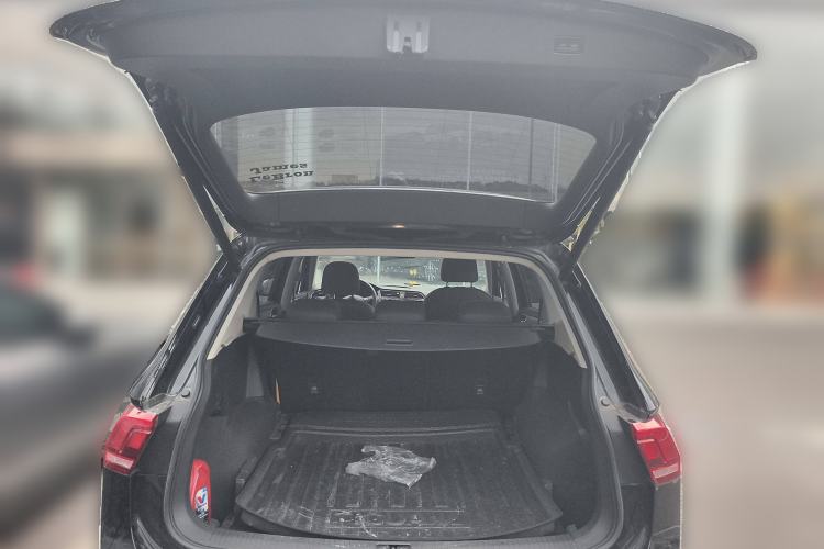 Used Volkswagen Tiguan L 2019 330TSI Automatic Two-Wheel Drive Smart Luxury Version China V Emission Standard
