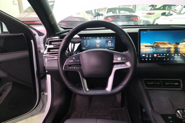 Used BYD Qin L 2025 DM-i Smart Drive 120KM Superior Model
