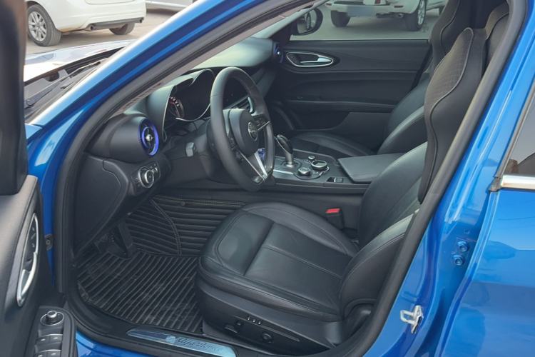 Used Alfa Romeo Giulia 2017 2.0T 200HP Luxury Edition
