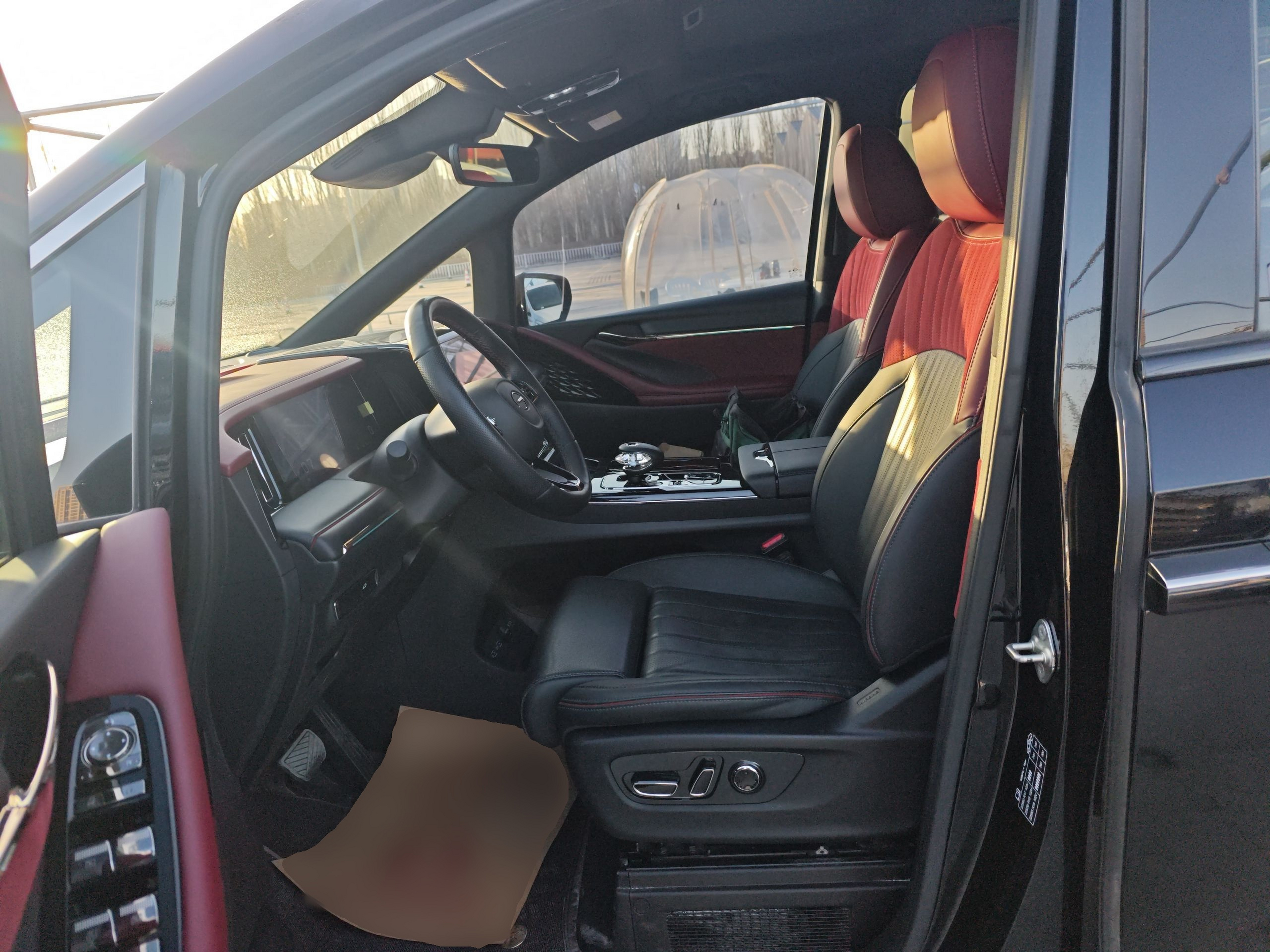 Переднее сиденье в автомобиле