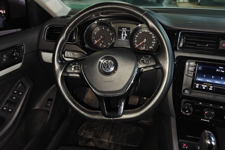 Used Volkswagen Sagitar 2017 180TSI Automatic Luxury Edition
