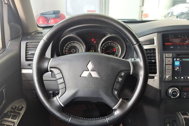 Used Mitsubishi Pajero 2015 3.0L Automatic Elite Plus Version China V Standard