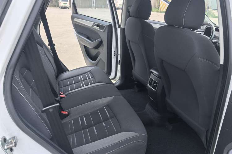 Used Roewe RX5 2016 Revised Version 20T Two-Wheel Drive Manual Transmission Luxury Edition
