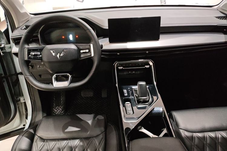 Used Wuling Asta 2022 2.0L DHT Electric-Speed Version
