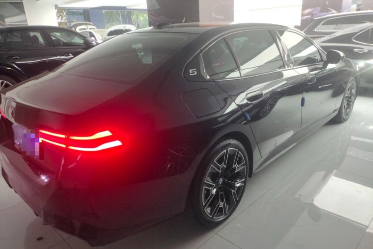 Used BMW 5 Series 2025 530Li Luxury Edition M Sport Package
