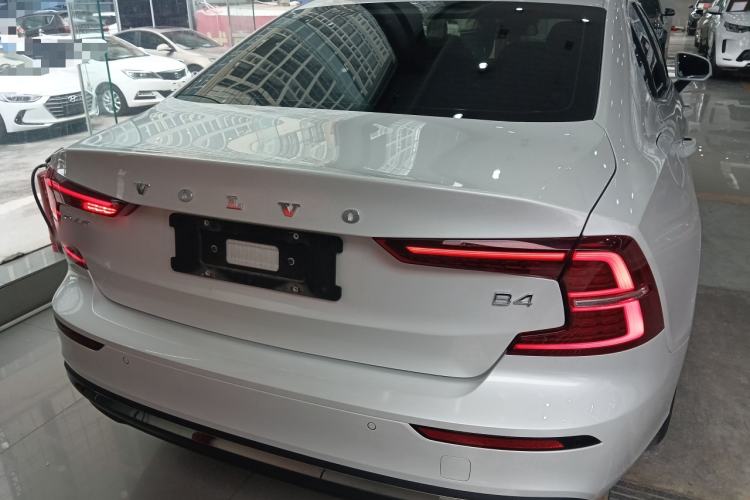 Used Volvo S60 2024 B4 Zhiyi Luxury Edition
