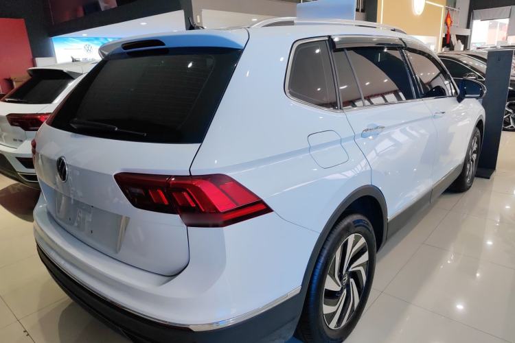Used Volkswagen Tiguan L 2024 Outstanding Model 300TSI Automatic Two-Wheel Drive Longteng Edition
