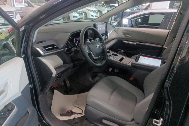 Used Toyota Granvia 2023 2.5L Hybrid Comfort Edition