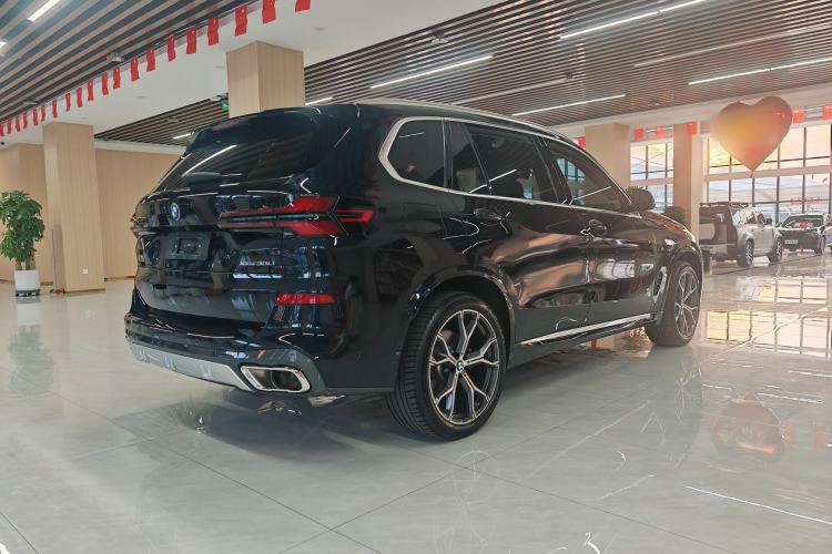 Used BMW X5 2023 xDrive 30Li Luxury M Sport Package
