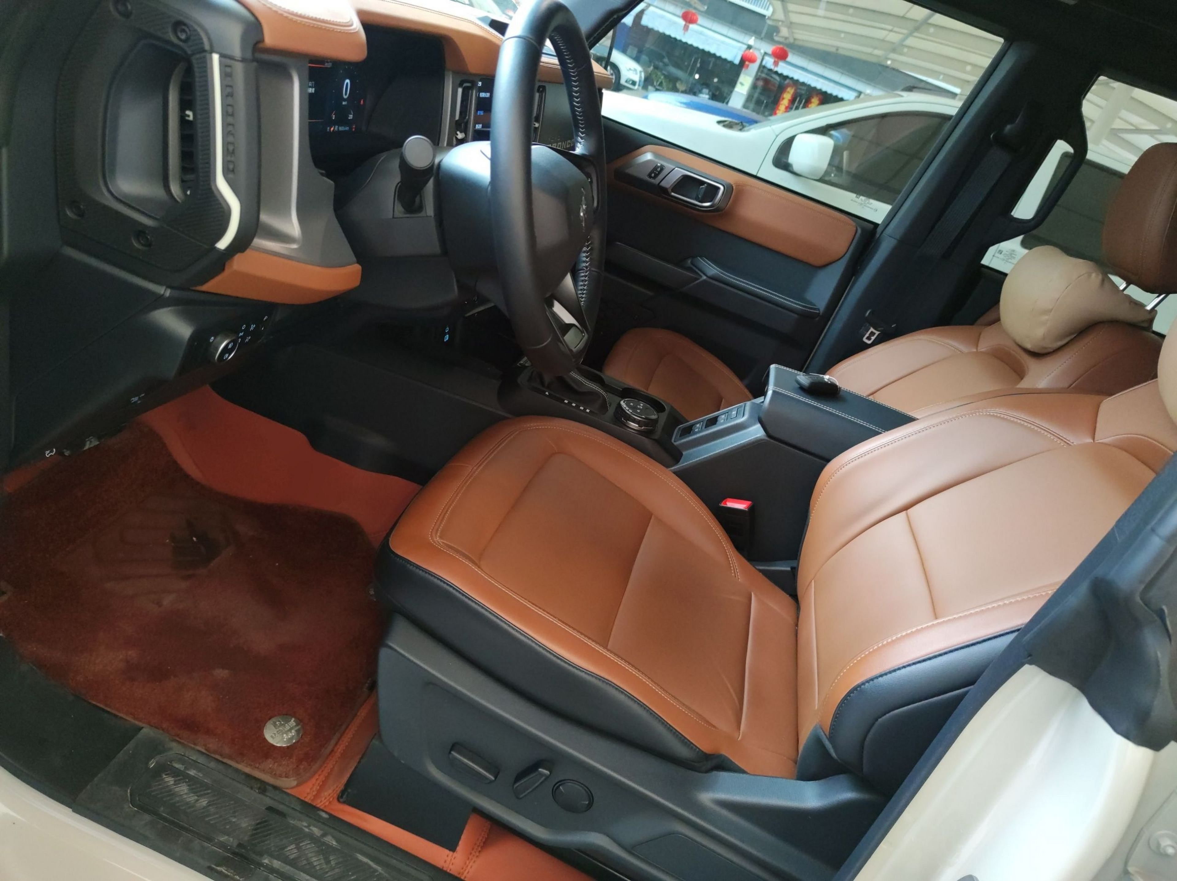 المقاعد الأمامية داخل السيارة