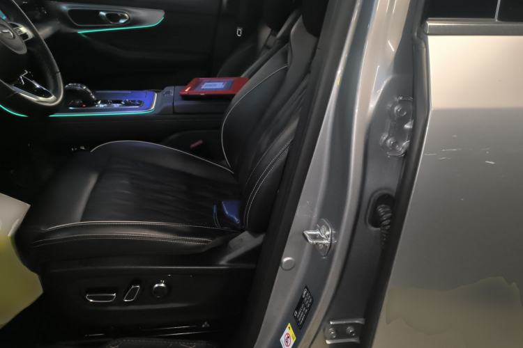 Used GAC Trumpchi GS8 2022 Linghang Series 2.0 TGDI Two-Wheel-Drive Luxury Smart Connectivity Version (7 Seats)
