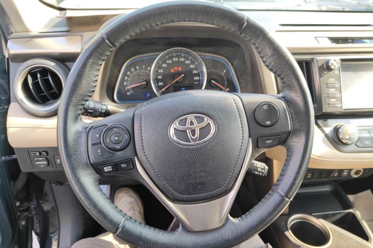 Used Toyota RAV4 2015 2.0L CVT Four-Wheel Drive New Edition
