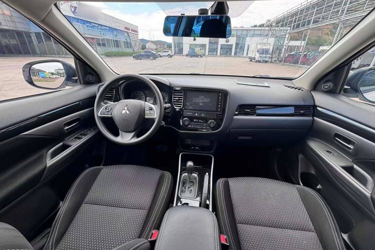 Used Mitsubishi Outlander 2021 Revised Version 2.0L Two-Wheel Drive Comfort Edition 5 Seats

