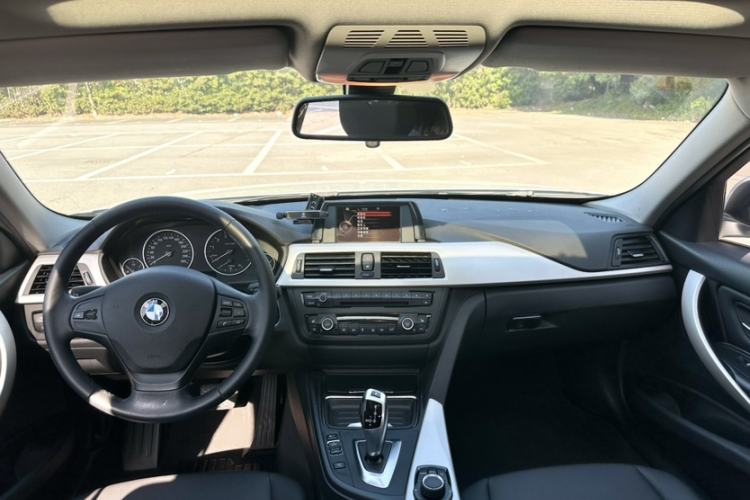 Used BMW 3 Series 2015 320i Luxury Line Stylish Edition
