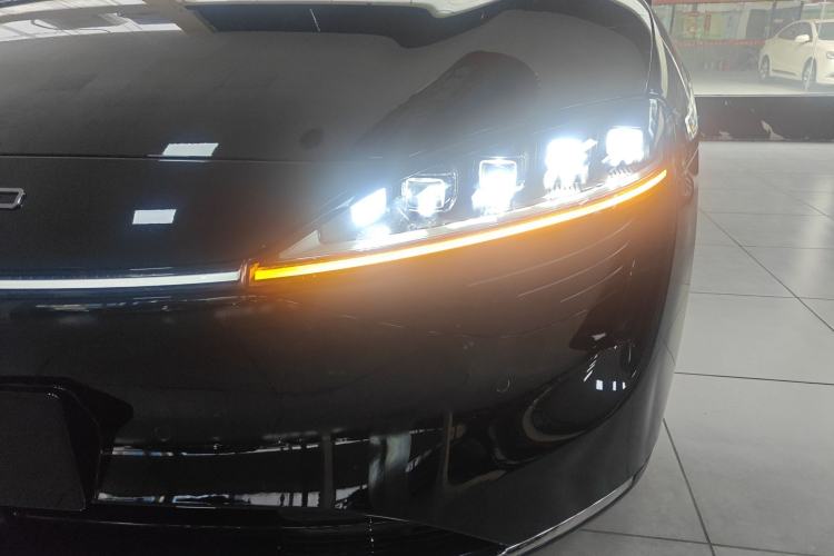 Used Hima Luxeed S7 2025 855 km Max
