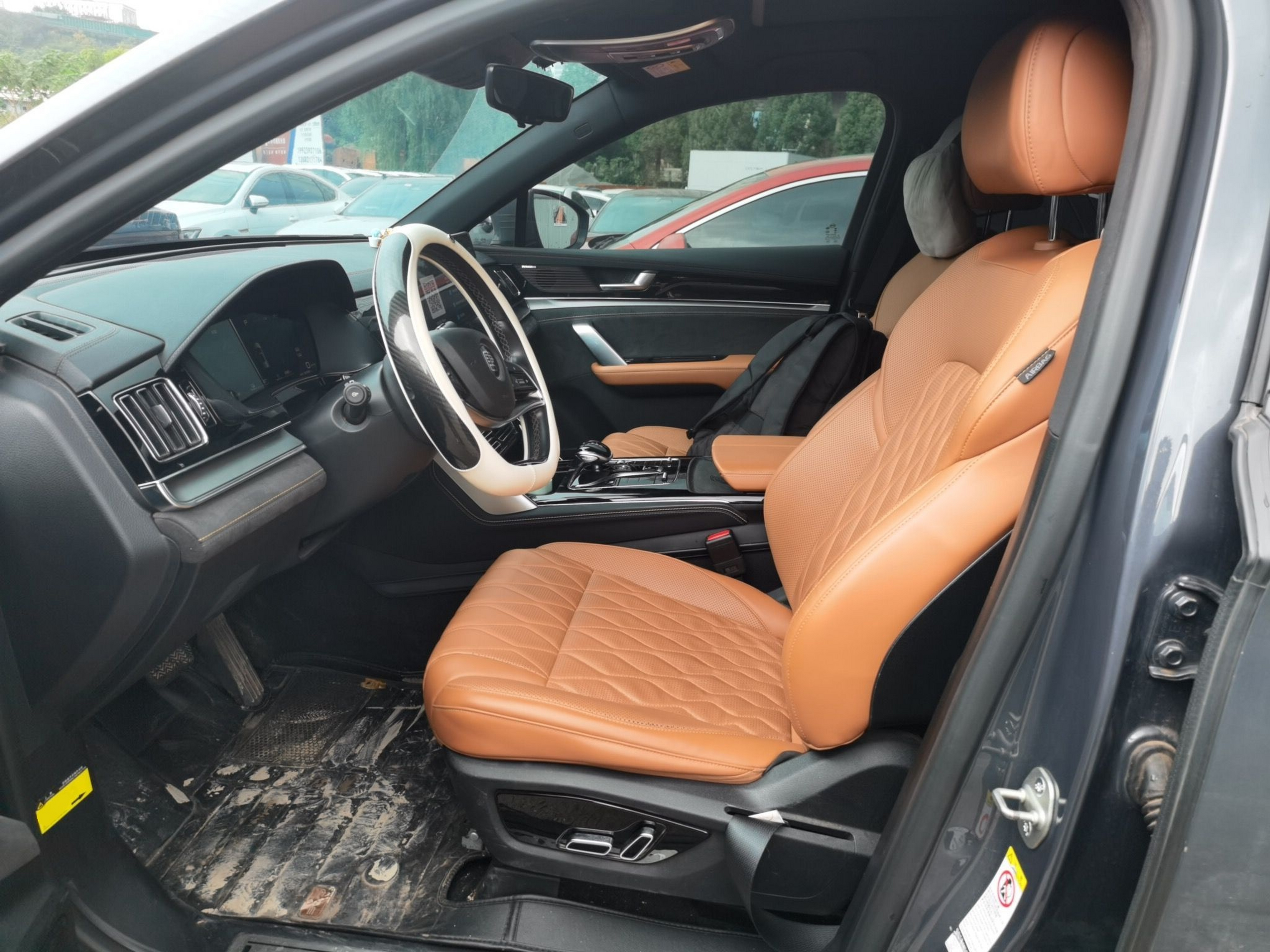 المقاعد الأمامية داخل السيارة