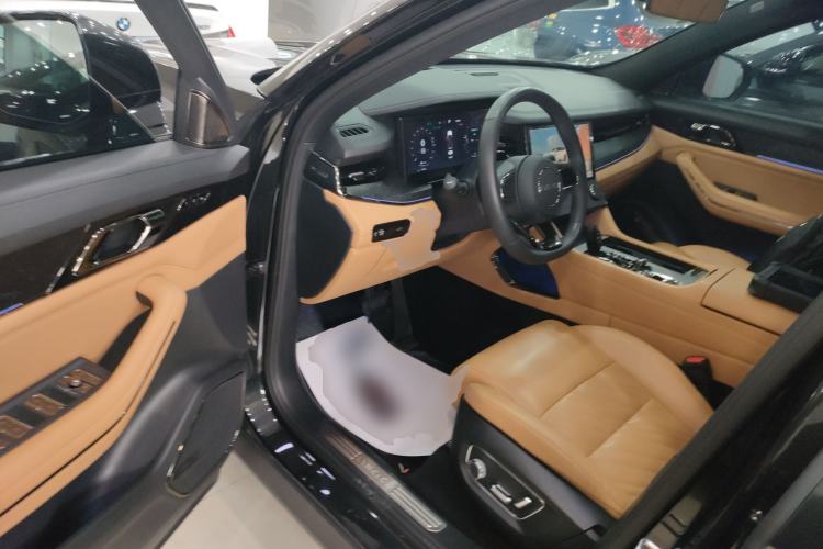 Used Lynk & Co 09 2021 2.0T Halo Six-Seater
