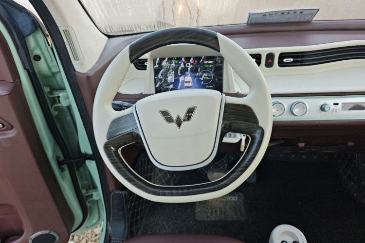 Used Wuling Hongguang MINIEV 2021 Macaron Sandwich Model 120 km Lithium NMC
