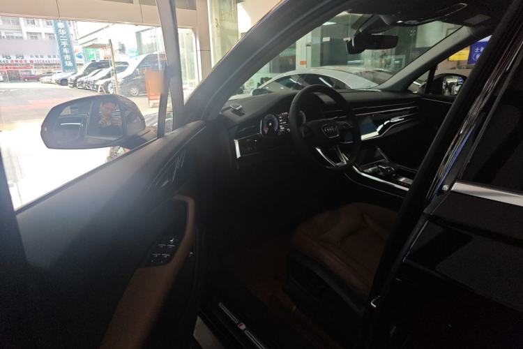 Used Audi Q7 2020 55 TFSI quattro S line sports model
