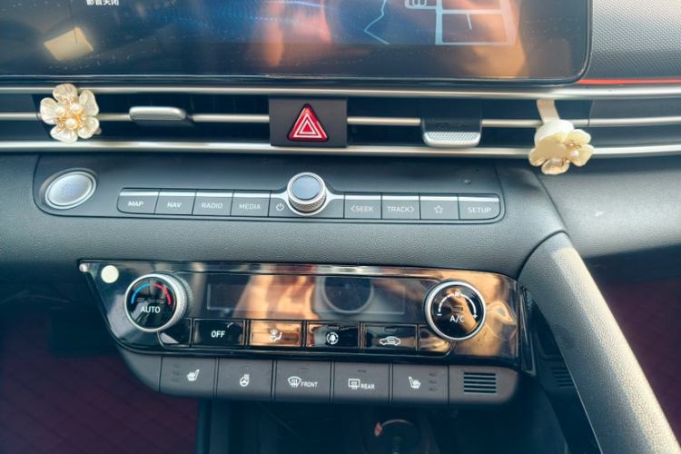 Used Hyundai Elantra 2023 1.5L CVT LUX Prestige Edition
