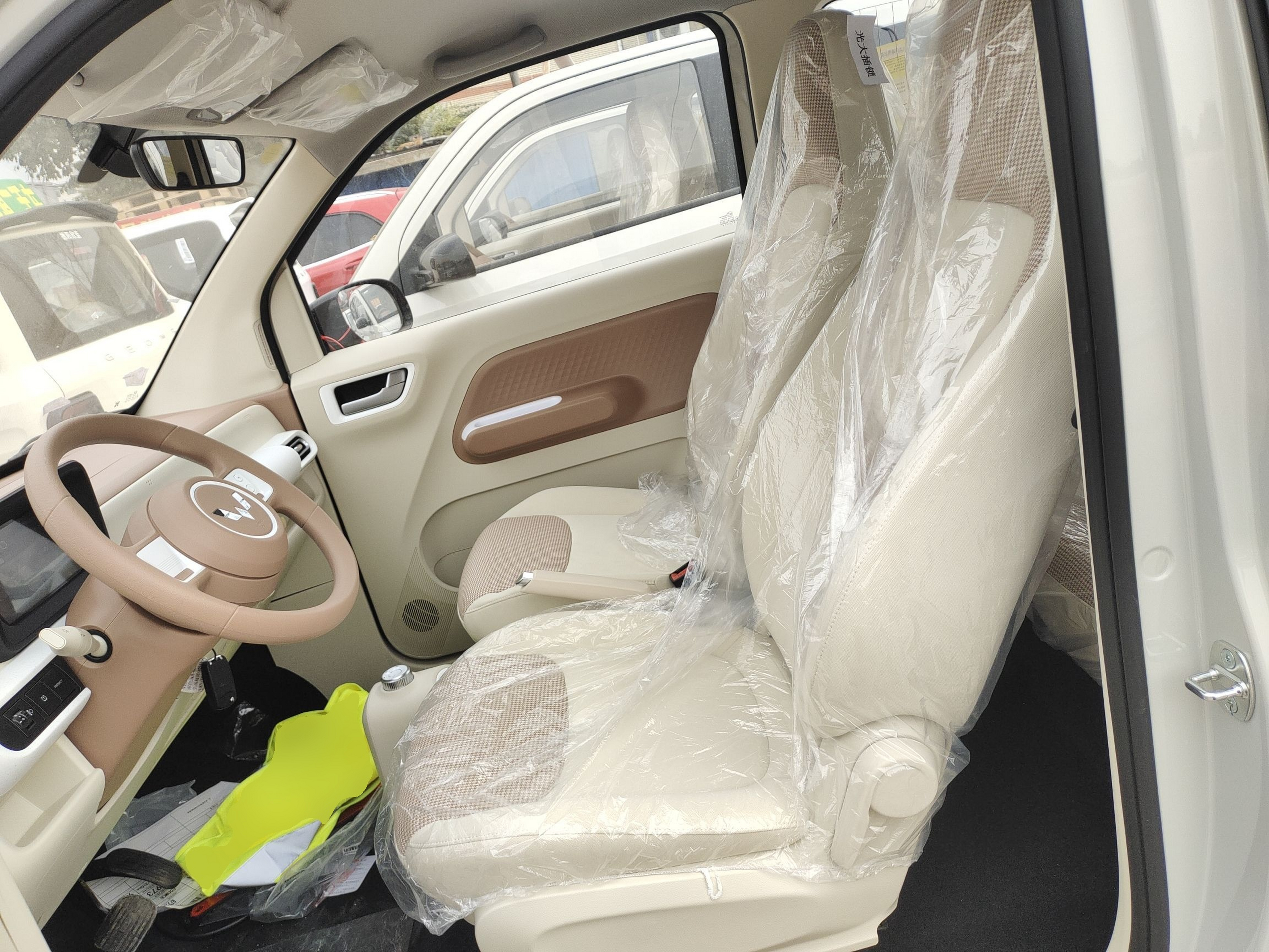 المقاعد الأمامية داخل السيارة