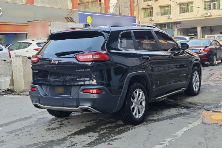 Used  Cherokee 2017 2.4L Leading Edition
