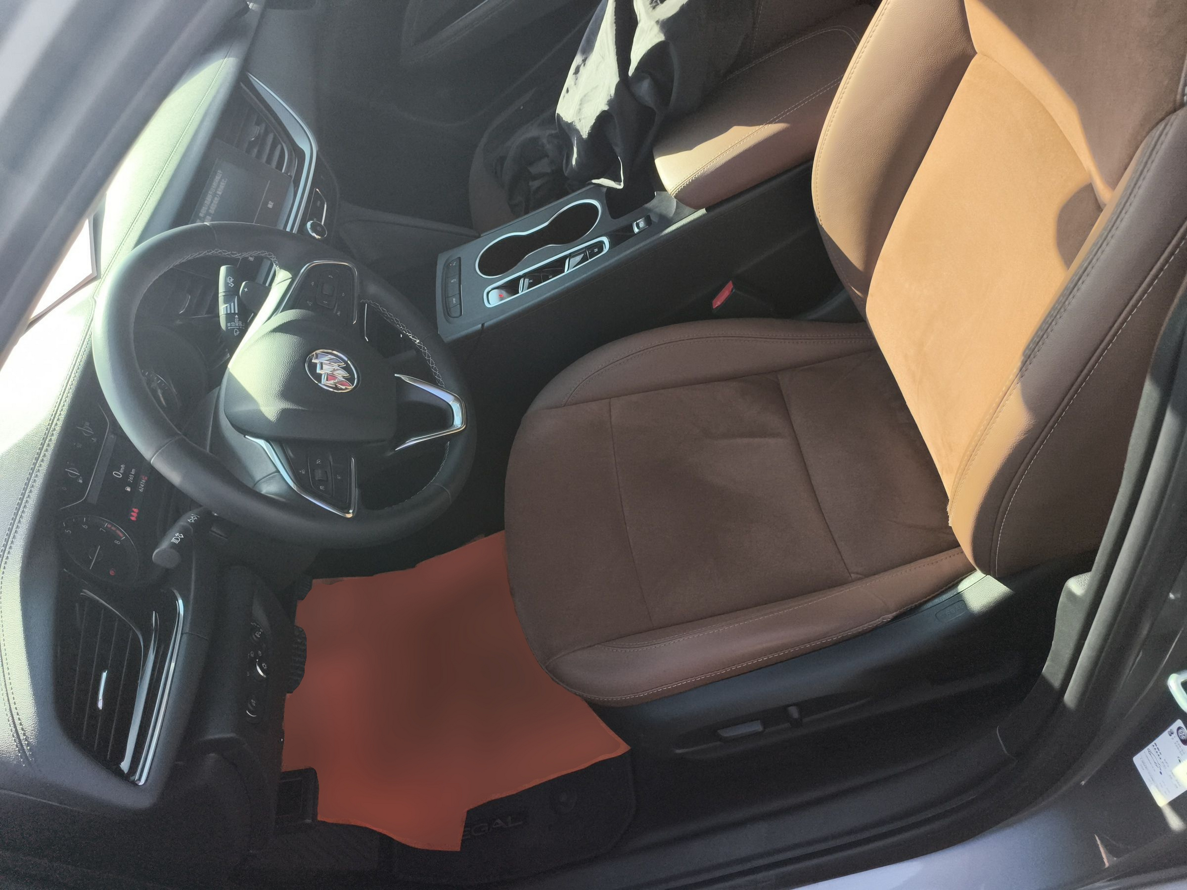 المقاعد الأمامية داخل السيارة