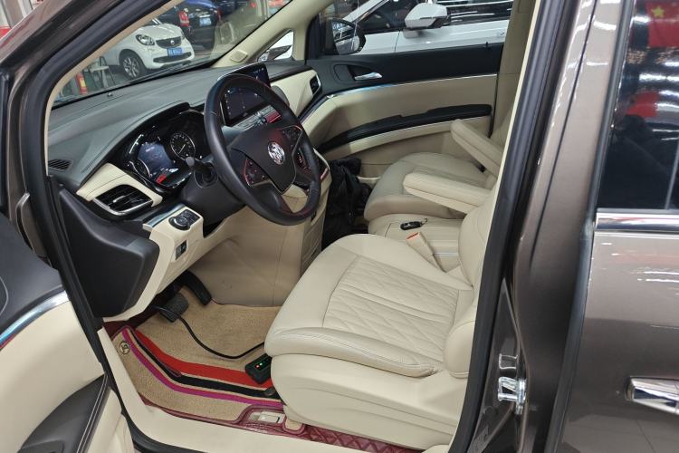 Used Buick GL8 2023 Facelifted Land Cruiser Executive Luxury Version
