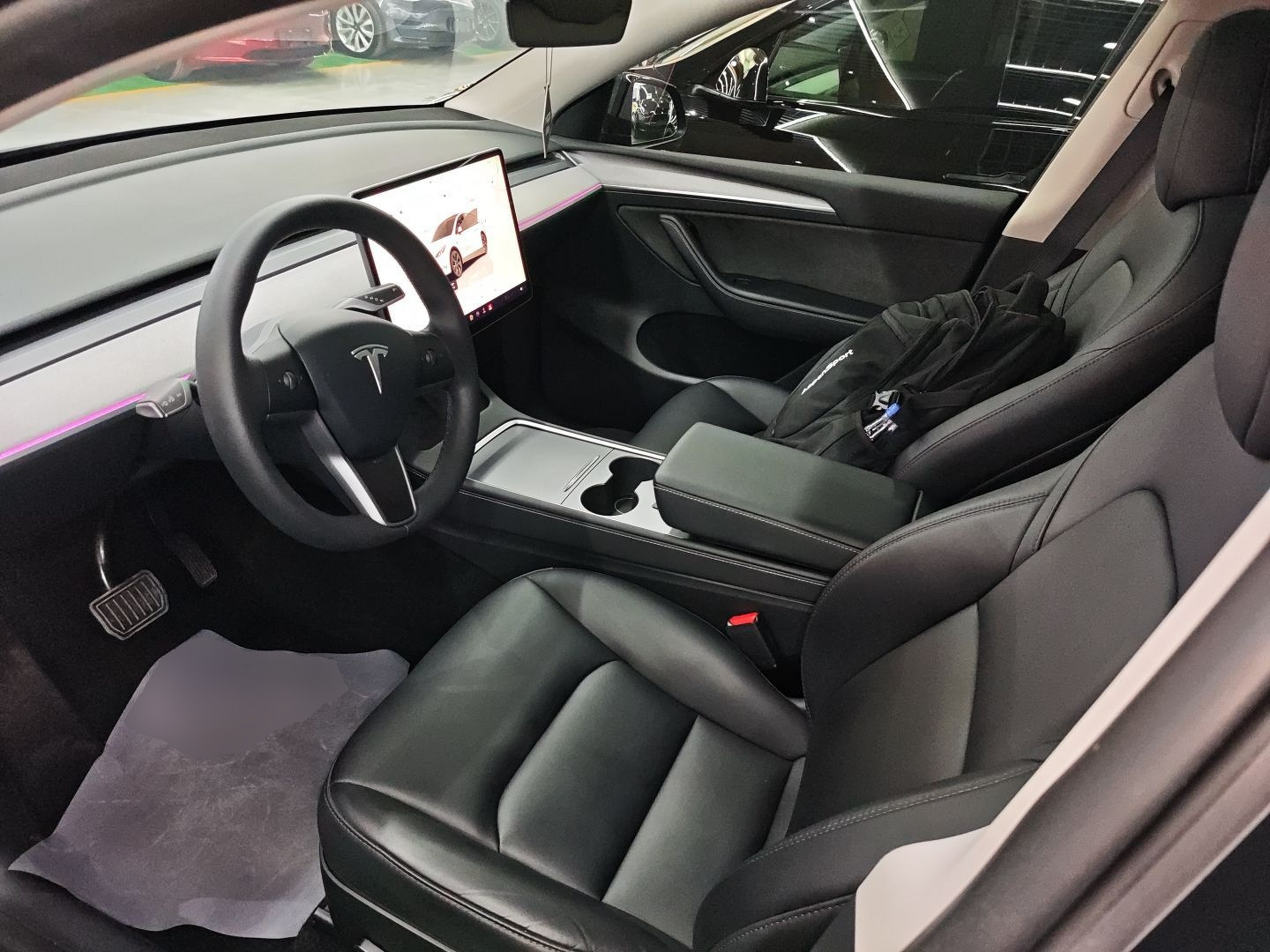 Переднее сиденье в автомобиле