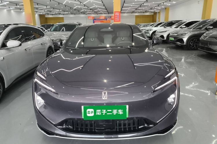 Used  12 2024 700 Three-Laser Rear-Wheel Drive Luxury Edition
