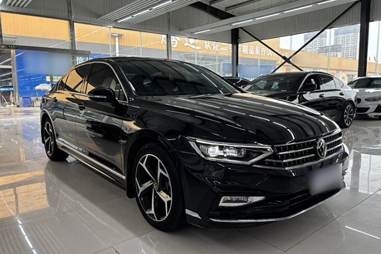 Used Volkswagen Magotan 2023 2 Million Units Limited Edition 330TSI DSG Leading Version
