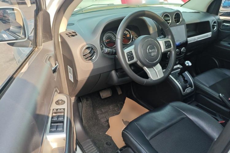 Used  Compass 2014 Revised Version 2.4L Four-Wheel Drive Comfort Edition
