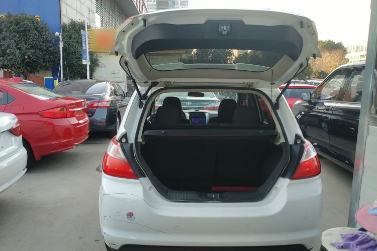 Used Venucia R50 2014 1.6L Automatic Splendid Edition