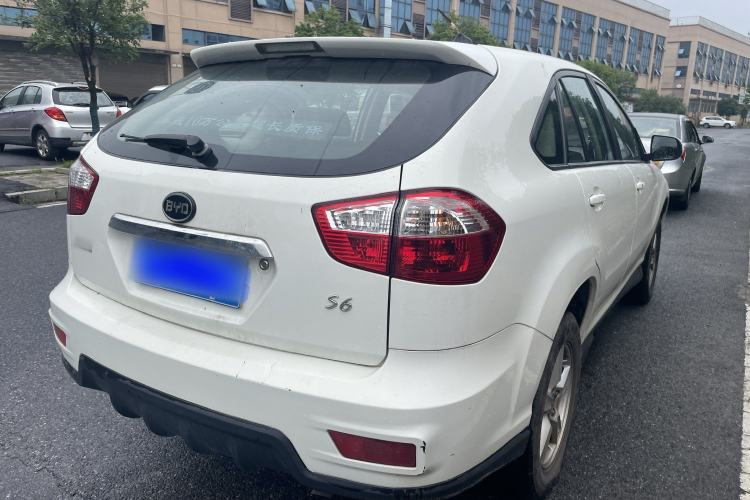 Used BYD S6 2014 2.0L Manual Luxury 5-Seater
