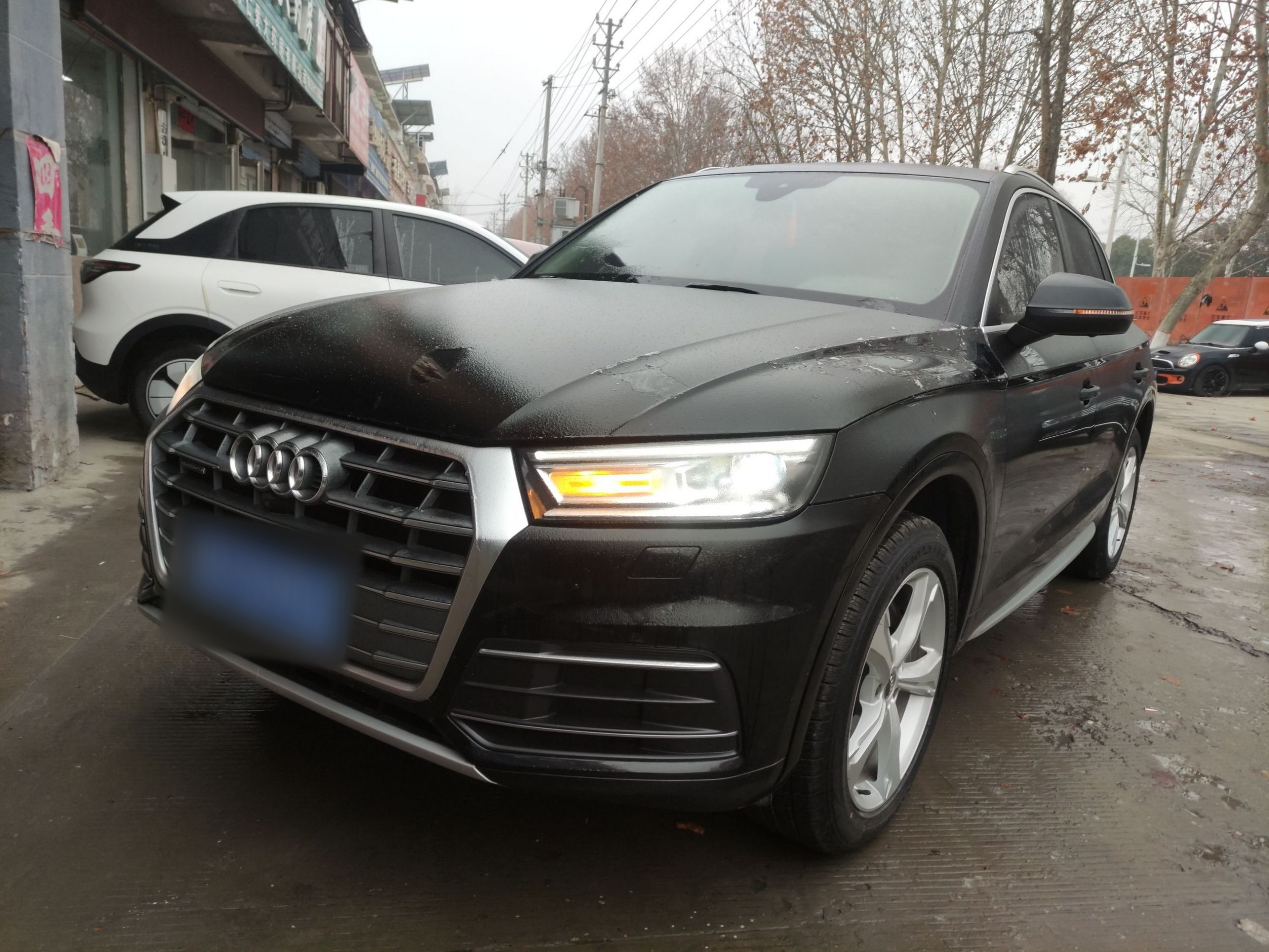 Под передней частью автомобиля