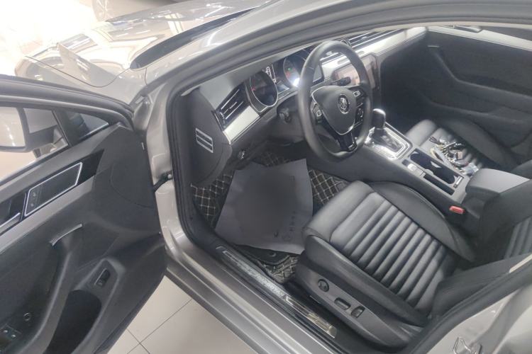 Used Volkswagen Magotan 2017 330TSI DSG Leading Model
