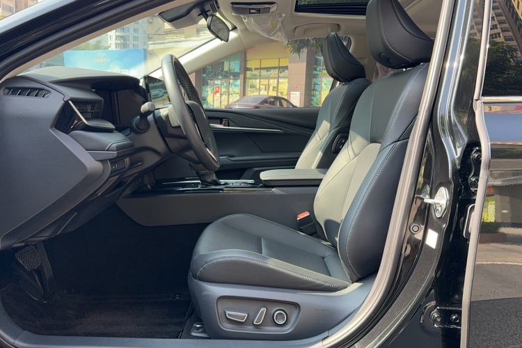 Used Toyota Camry 2024 Dual-Motor 2.0 HGVP Luxury Edition
